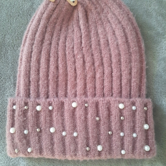Pink set infinite scarf and beanie hat with faux pearls - Picture 3 of 5